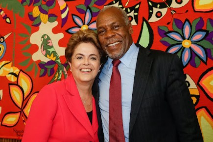 Dilma e Dennis Glover Sorridentes